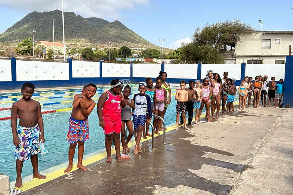 Youth swimming diploma ceremony held in Statia