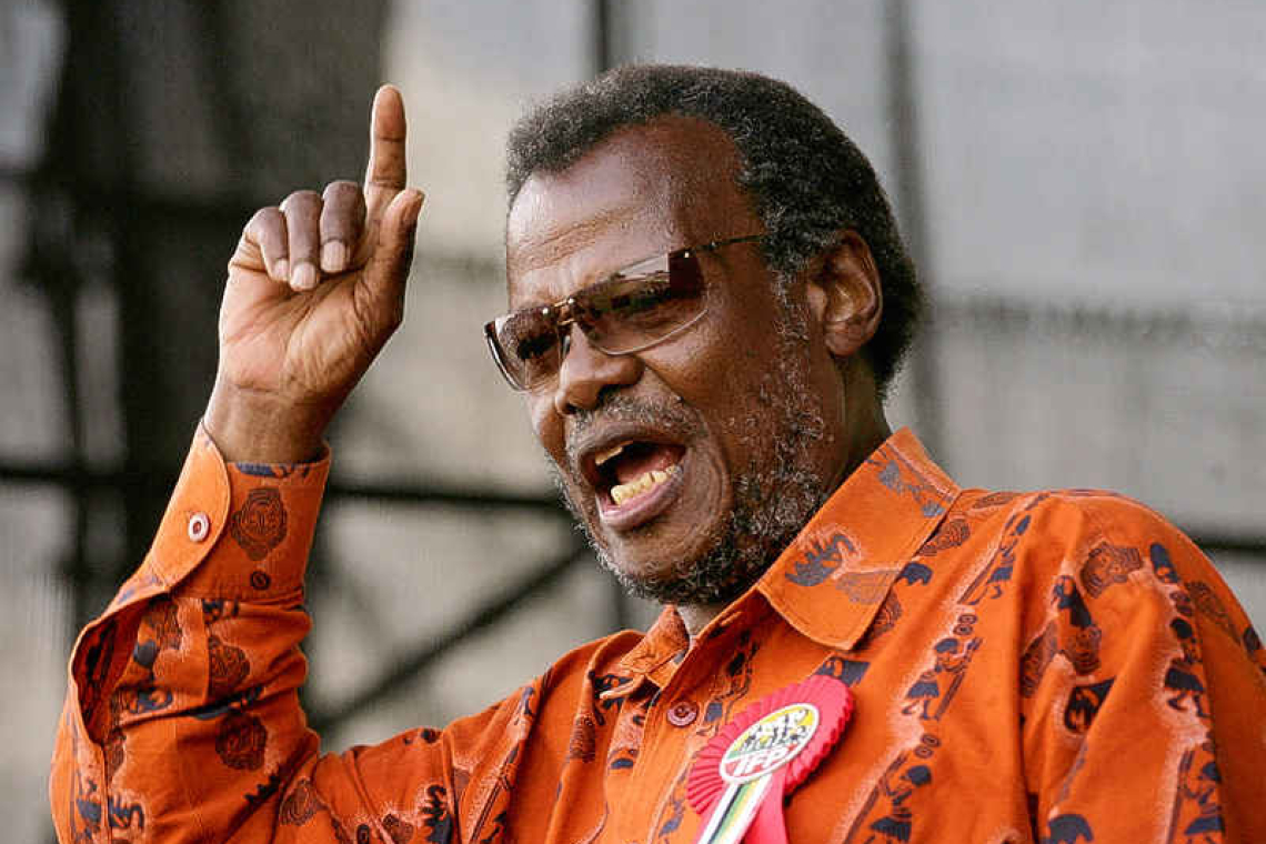 Mangosuthu Buthelezi, Zulu prince who roiled South African politics, dead at 95 