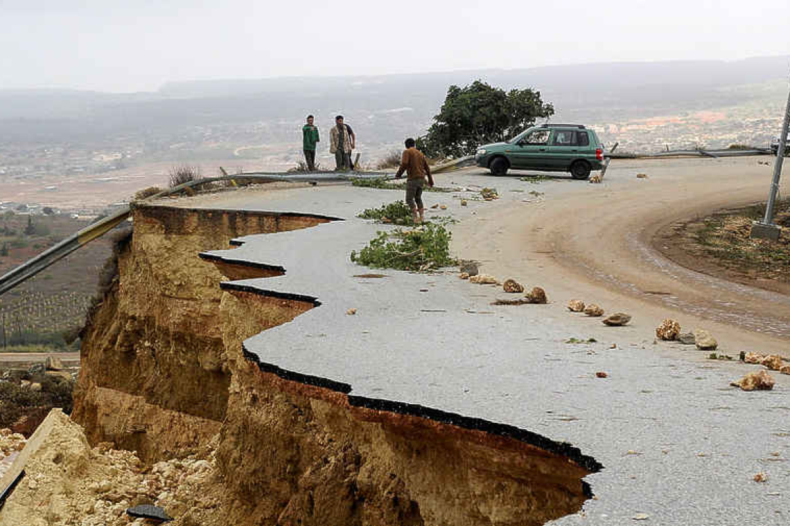 Eastern Libya authorities say 2,000 dead in flood, thousands missing 