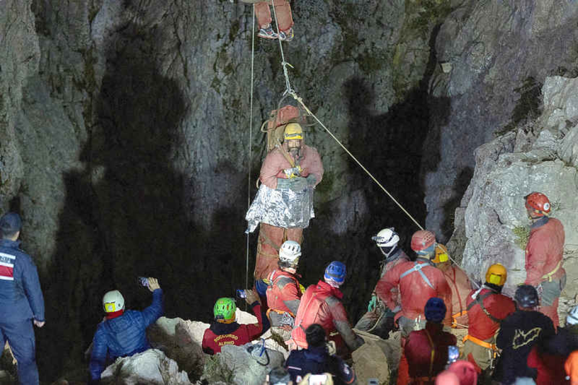 US caver rescued after days-long climb from 1,000 metres deep in Turkish cave 