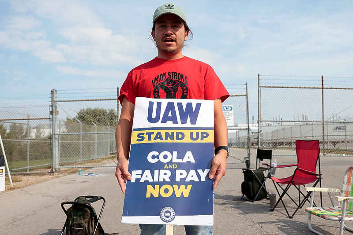 UAW to strike at more US auto plants if no progress made by coming Friday 