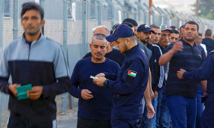 Israel reopens Gaza crossings, lets Palestinians back to work