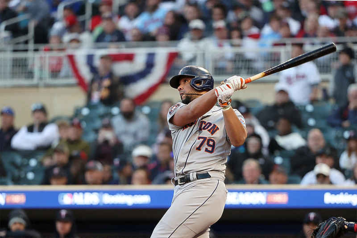 Astros use long ball to take 2-1 series lead on Twins