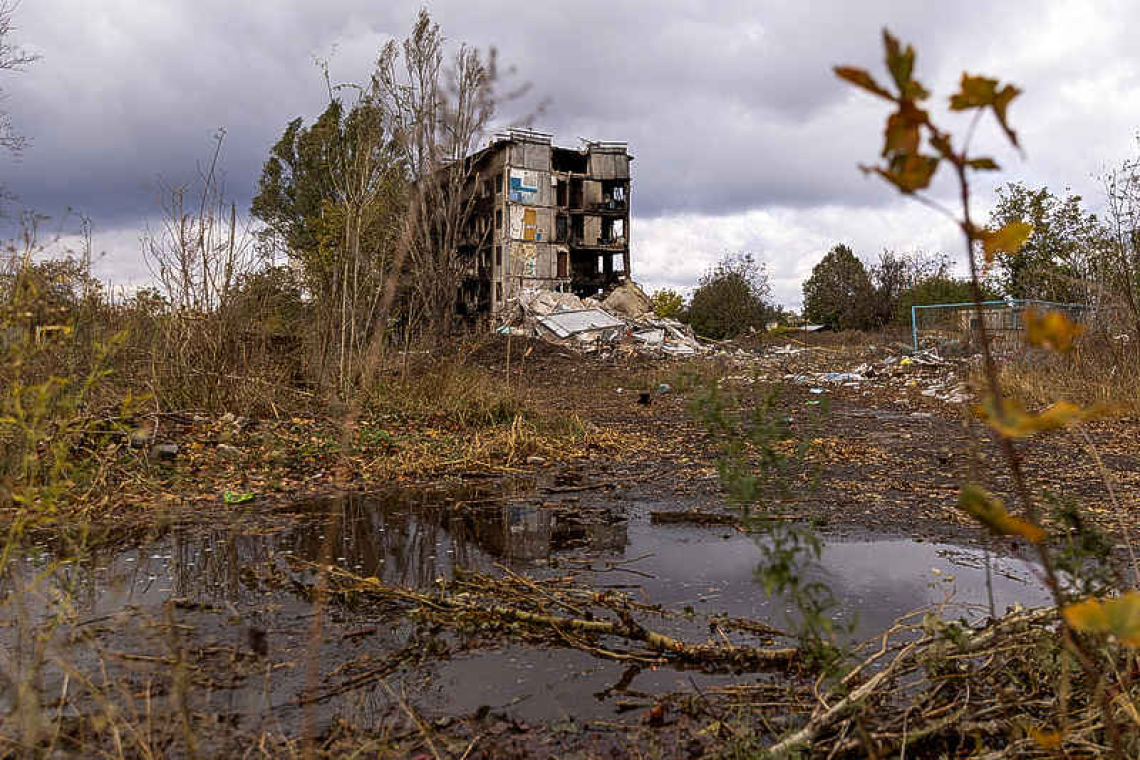 Russian forces intensify pressure on Ukraine's Avdiivka, Kherson