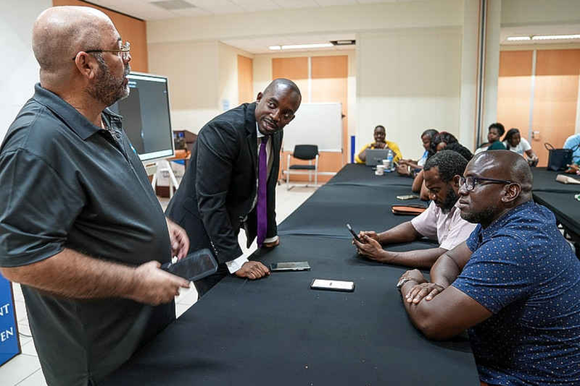 Residents learn about  new e-wallet app ‘SEN’