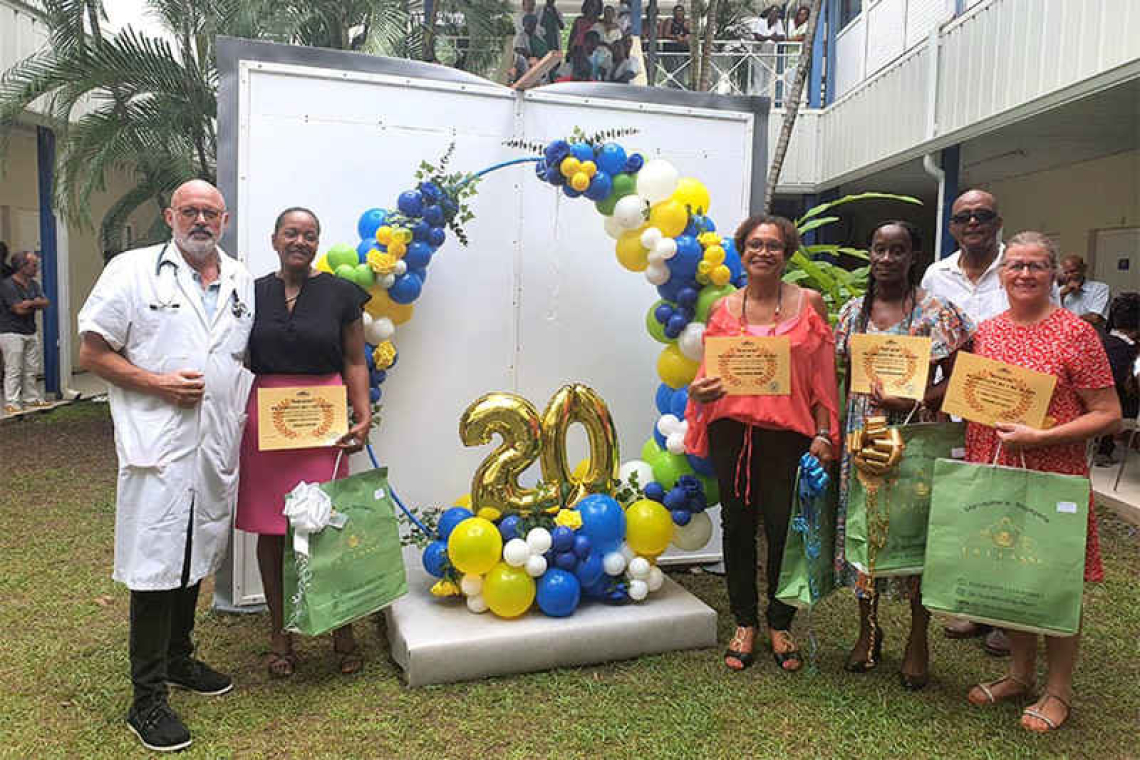 Louis-Constant Fleming Hospital  honours staff at 20-year milestone