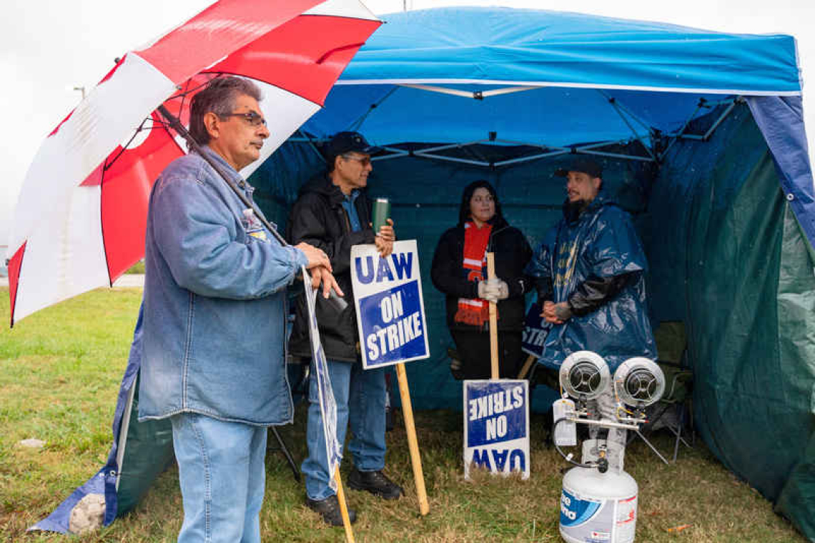 UAW reaches deal with GM, ending strike against Detroit automakers