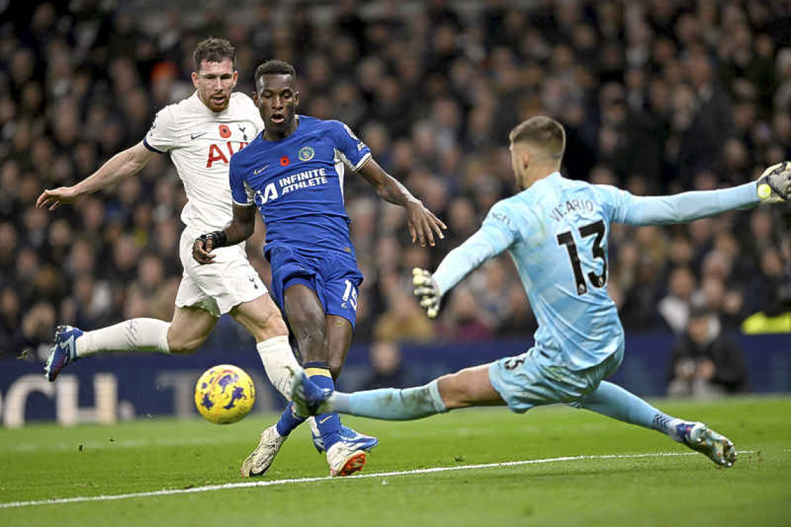 9-man Tottenham beaten by Chelsea in chaotic match and loses EPL's