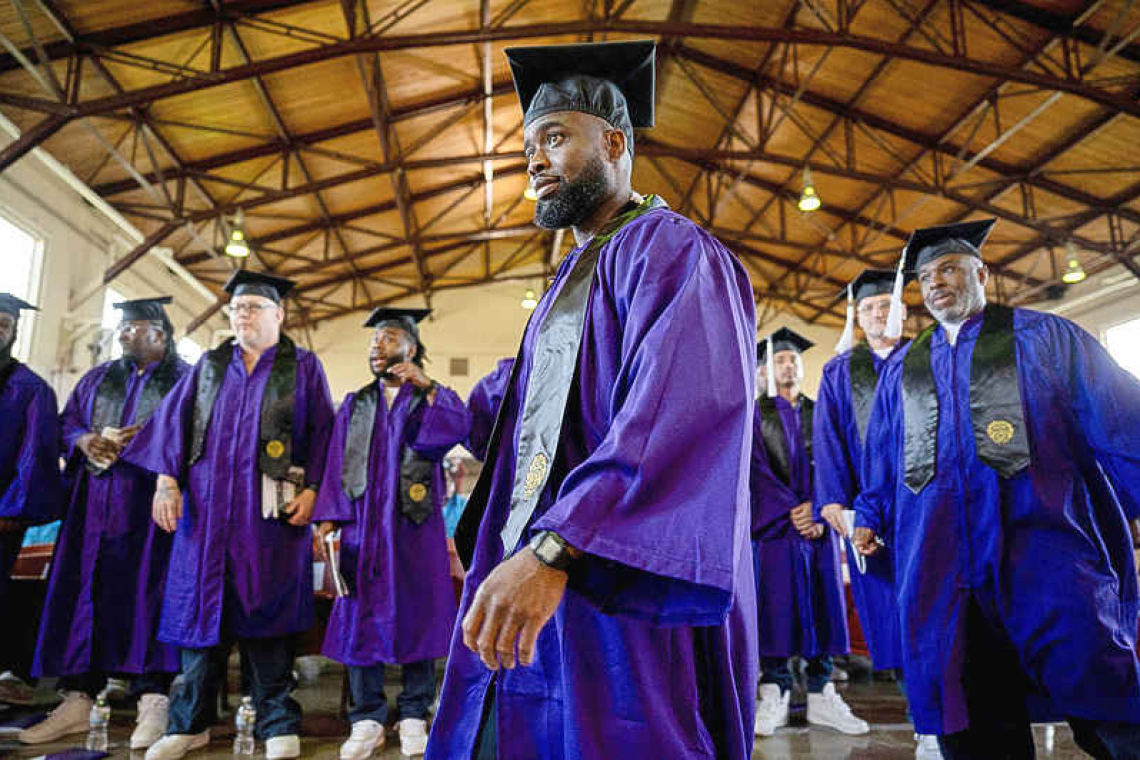 For the first time, US prisoners graduate from top university