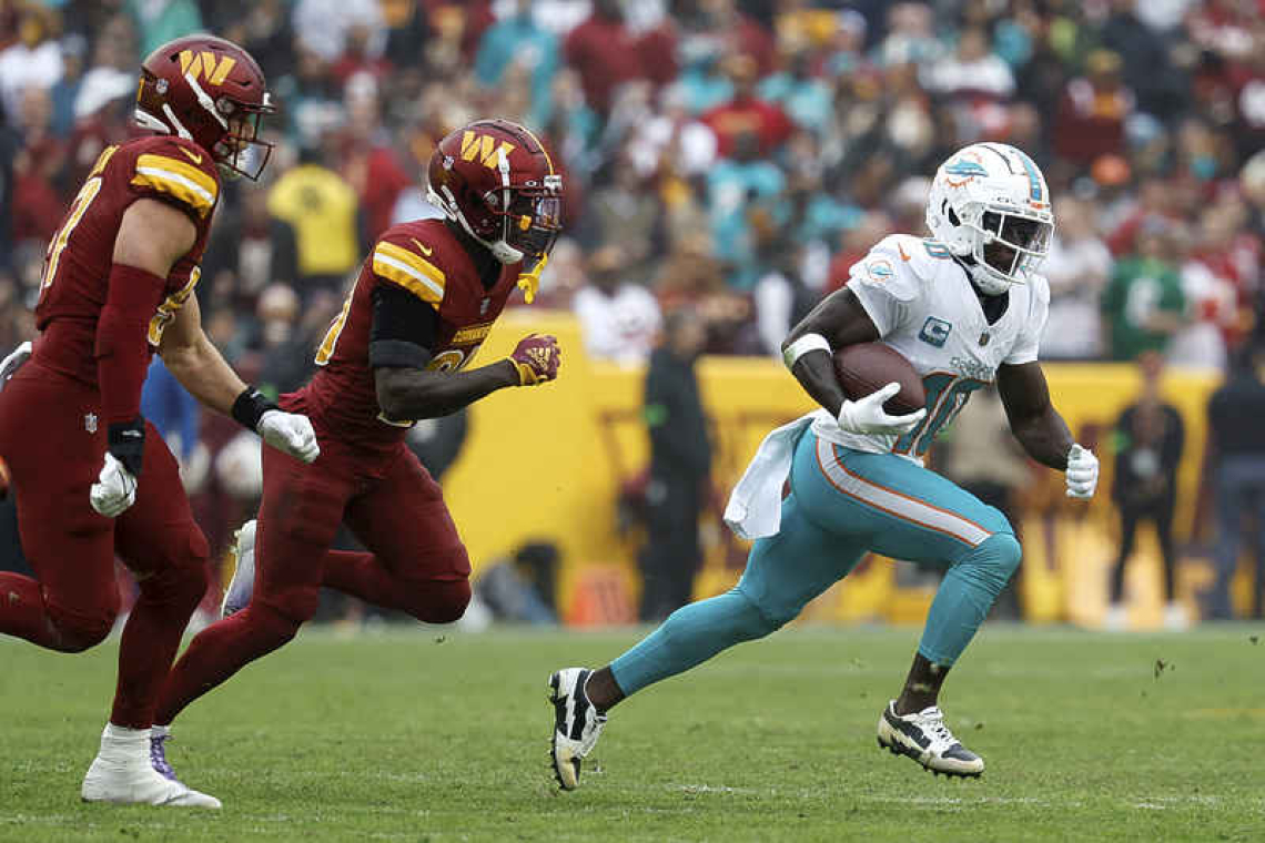 Tyreek Hill, Dolphins burn Commanders with big plays 
