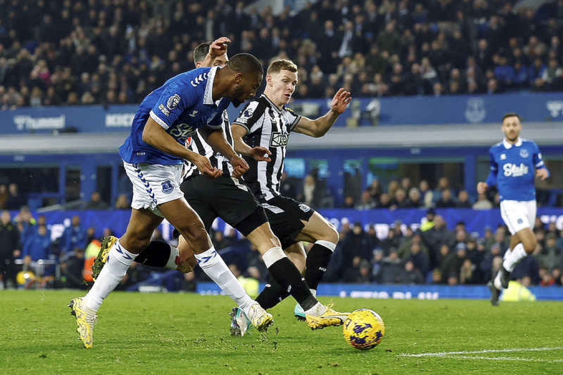 Everton out of bottom three after 3-0 win over Newcastle