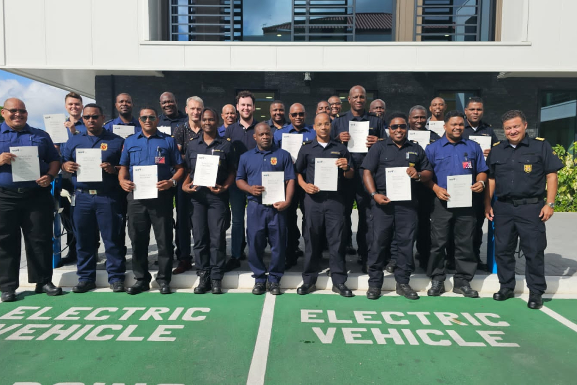 Twenty firefighters complete  middle management course