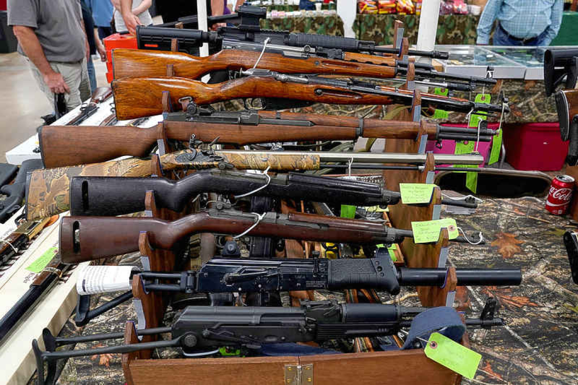 Senator Warren, other Democrats ask commerce to extend gun export pause