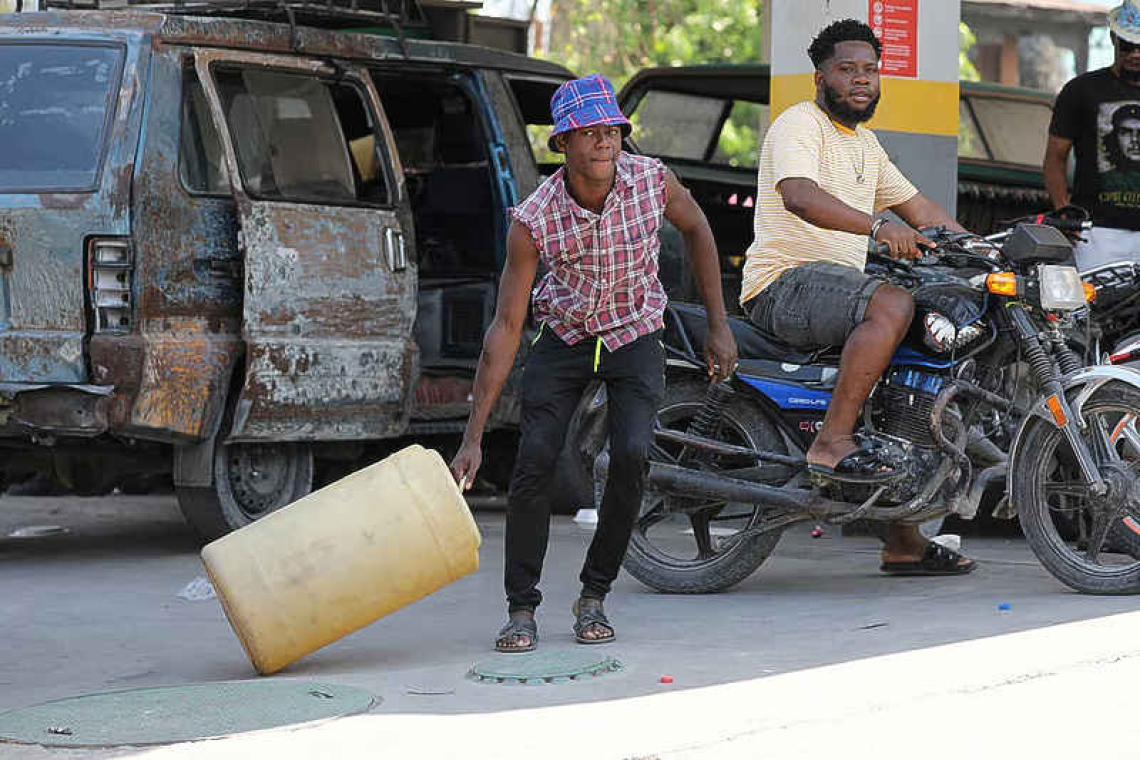 Over 50,000 fled Haiti capital in three  weeks, with politicians in deadlock