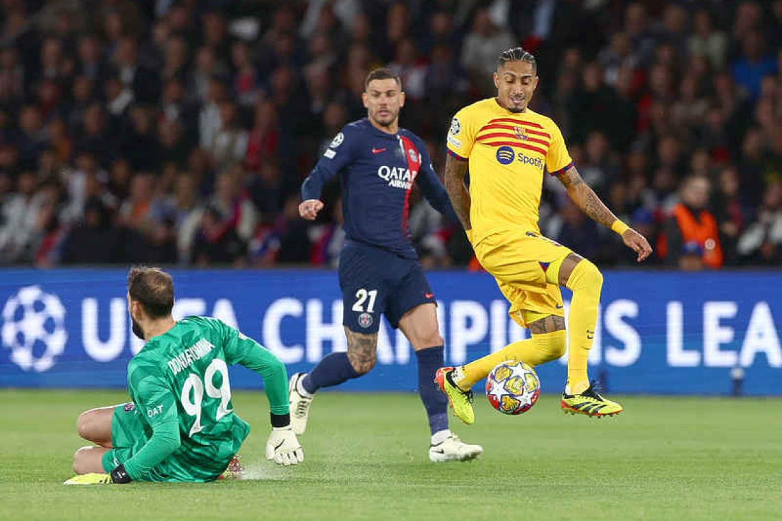 Raphinha scores twice to help Barca fight back and win at PSG 