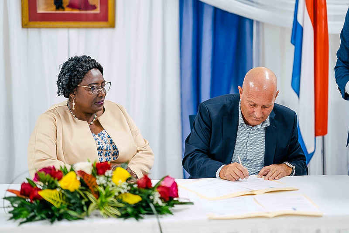 Francis promises selfless service  in 1st address as Statia Governor