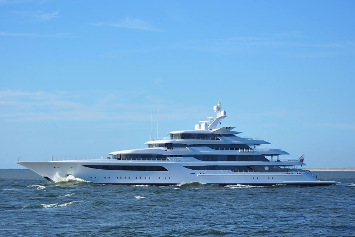 Dutch auction house to sell  megayacht ‘Royal Romance’