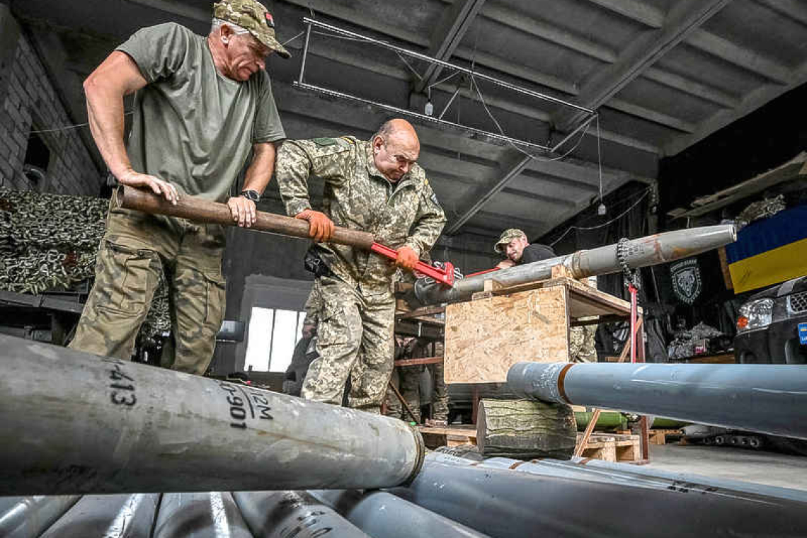 Ukraine pulls back from 3 villages in east, Zelenskiy pleads for weapons 