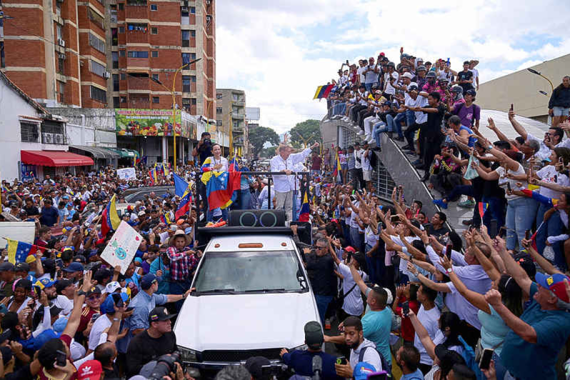 Venezuela candidates close campaigns, opposition trusts military to back result 
