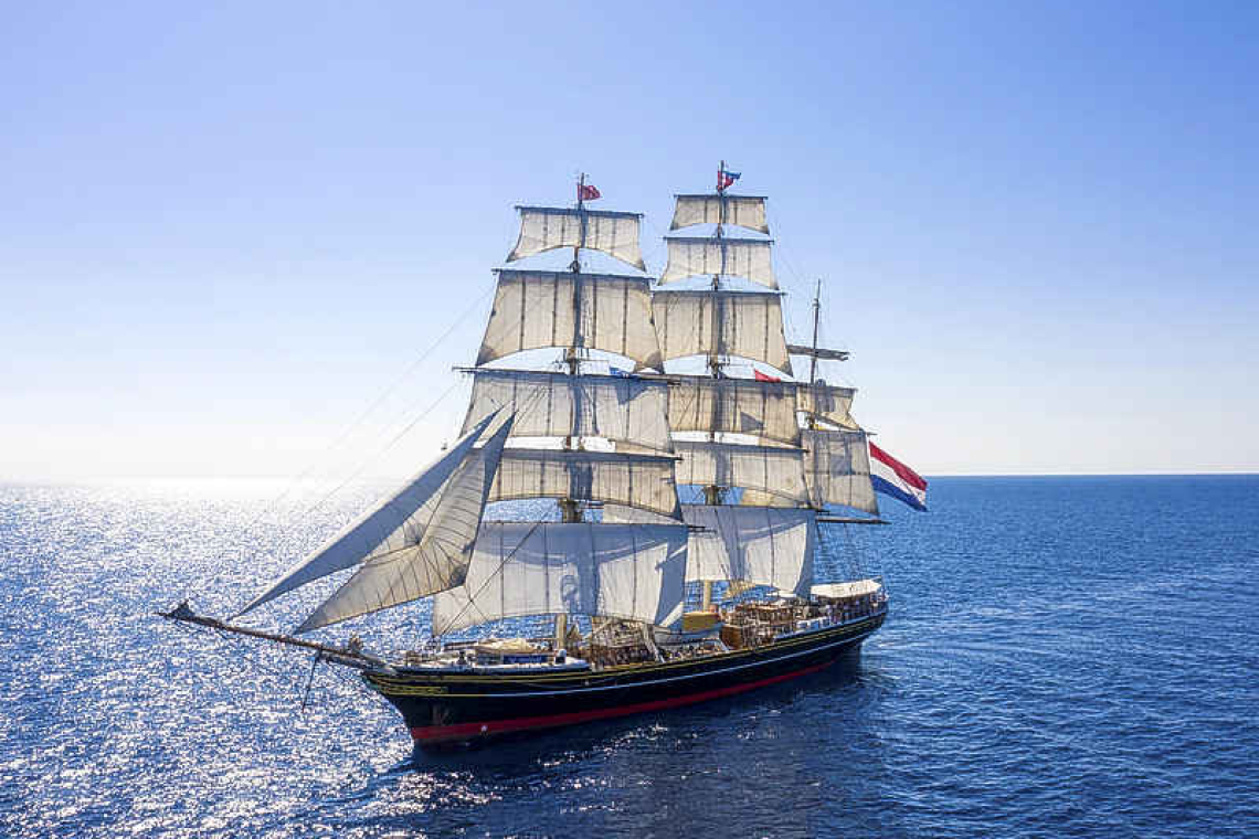 Cruising on Clipper ‘Stad Amsterdam’, the traditional way