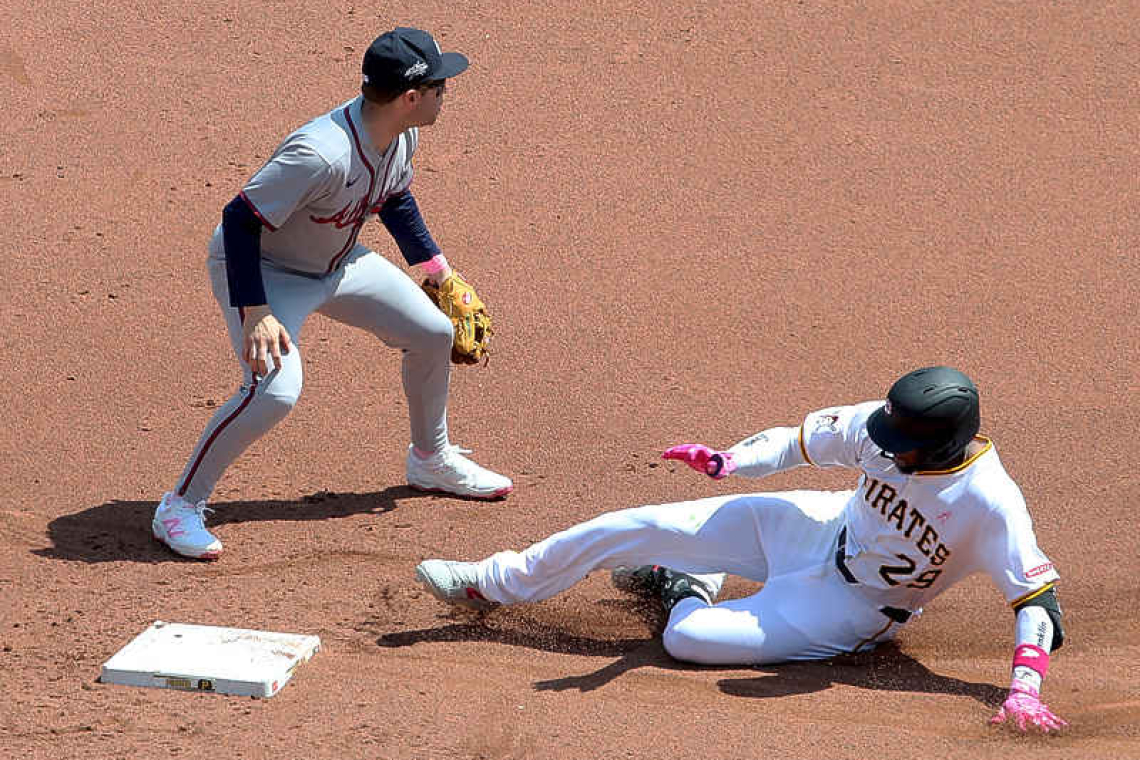 Pirates strike in ninth to edge Braves 4-3