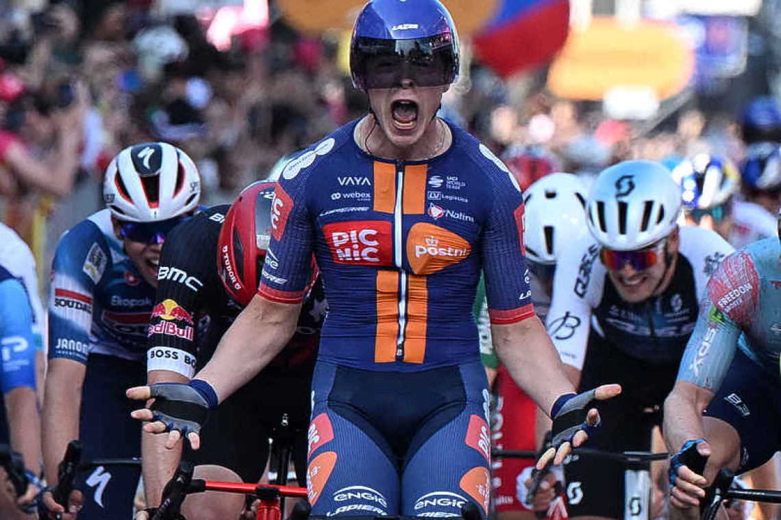 Van Uden takes shock sprint win in fourth stage of Giro d'Italia