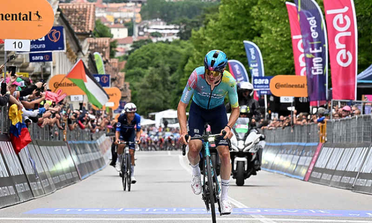 Scaroni wins stage 16 as Roglic pulls out on chaotic day at Giro