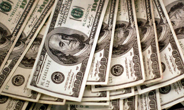 No love for dollar as markets  fret about Fed independence