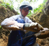 In Hiroshima, search for remains  keeps war alive for lone volunteer