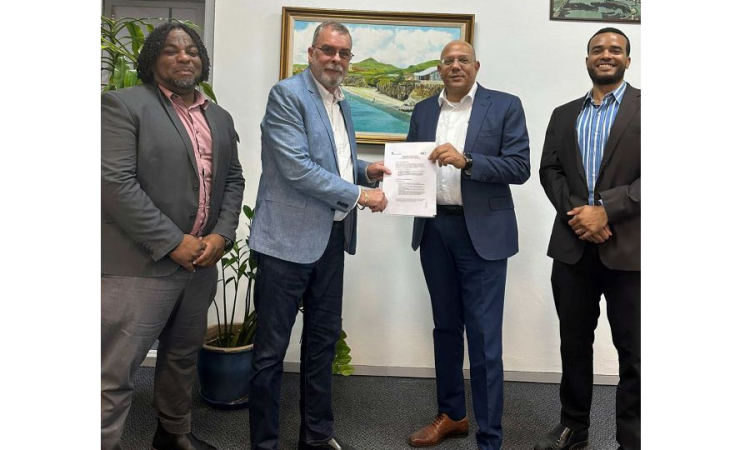 Directors of SVB and SZV sign MOU  to deepen cross-island cooperation