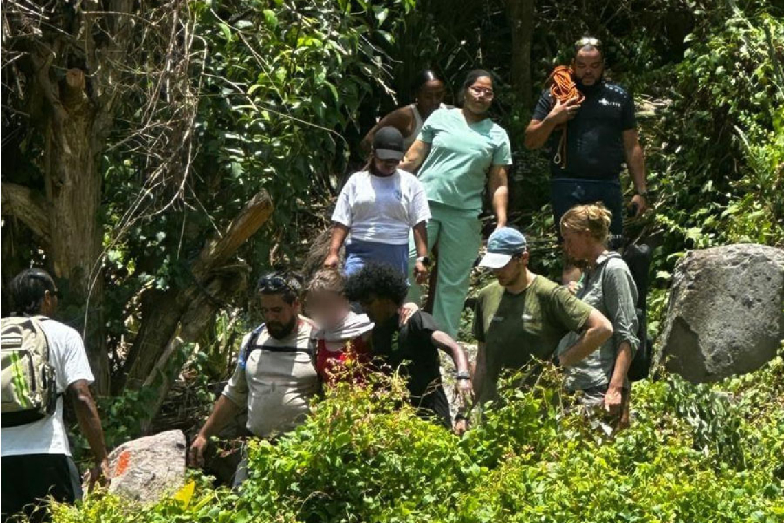 Injured hiker rescued  off Saba hillside trail