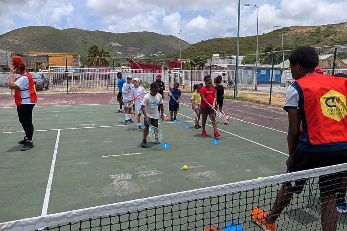 Heroes of the Cruyff Courts host Youth Tennis Workshop