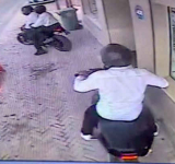 Locked security doors block robbers at  Caribbean Gems, Ama Jewelers robbed