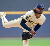 Peralta helps Brewers blank Cubs in Game 1  