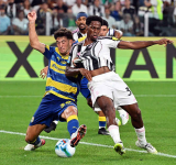 David and Vlahovic on target as Juve launch Serie A campaign with win