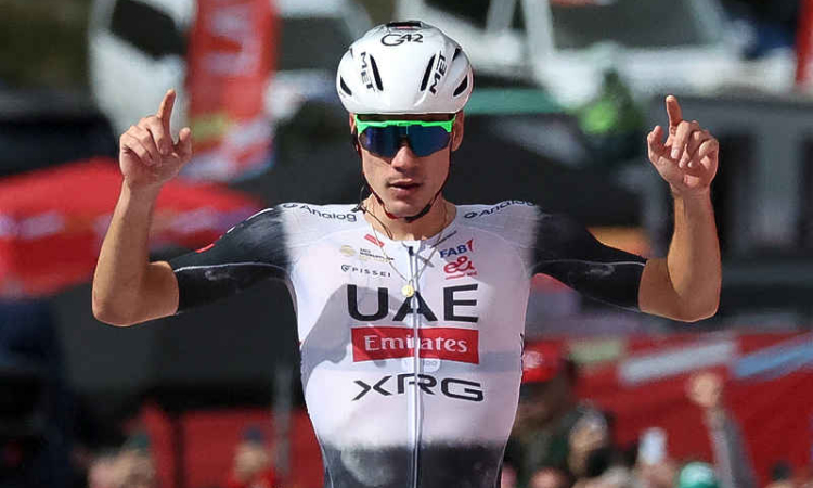 Ayuso outfoxes Romo to win Vuelta stage 12, Vingegaard still in red