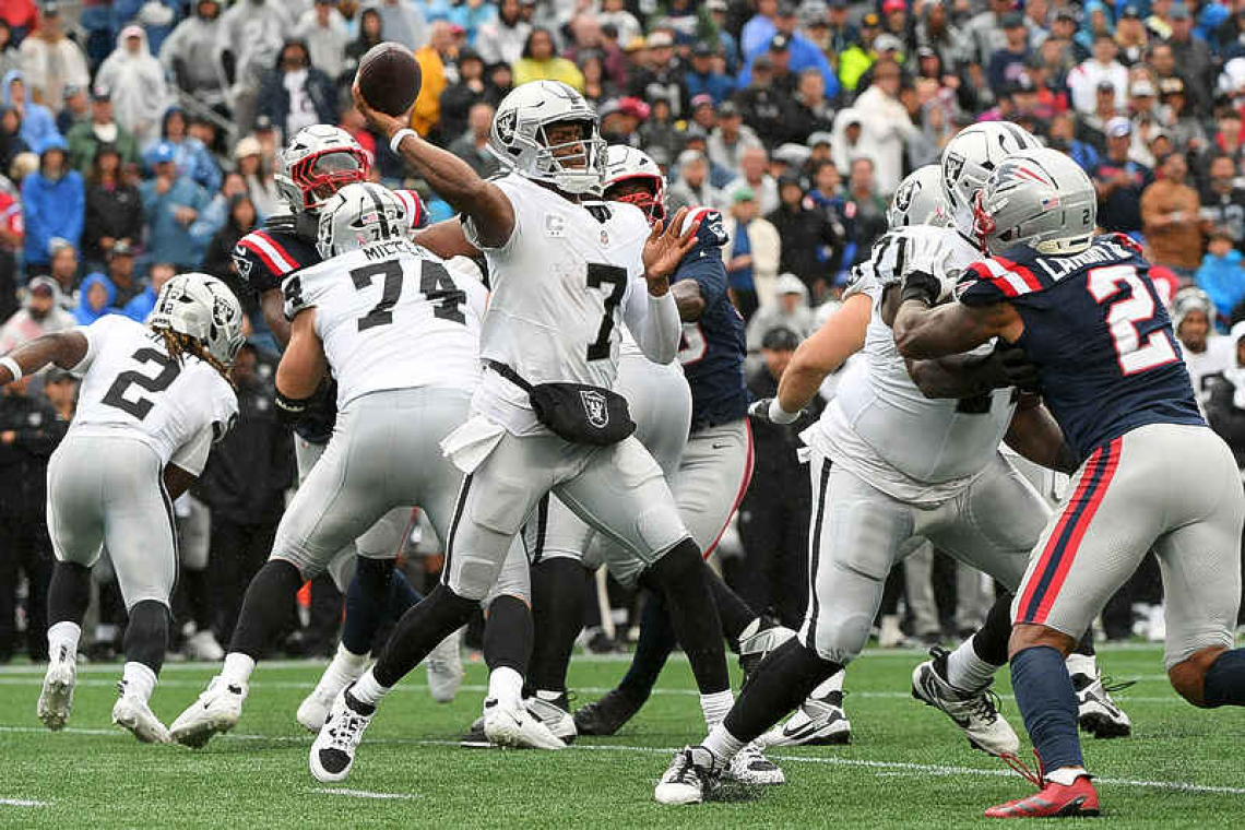 Pete Carroll, Geno Smith win their Raiders debut at Patriots