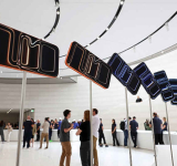 Apple holds down new iPhone prices amid threats of Trump tariffs