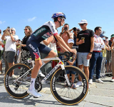 Italian Pellizzari powers to Vuelta stage 17 win