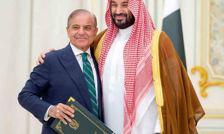Saudi Arabia, nuclear-armed Pakistan sign defence pact