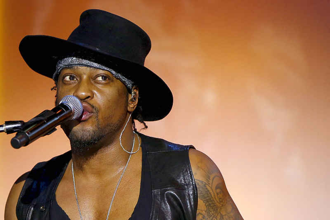 D'Angelo, trailblazing neo-soul  singer, dies at 51, family says