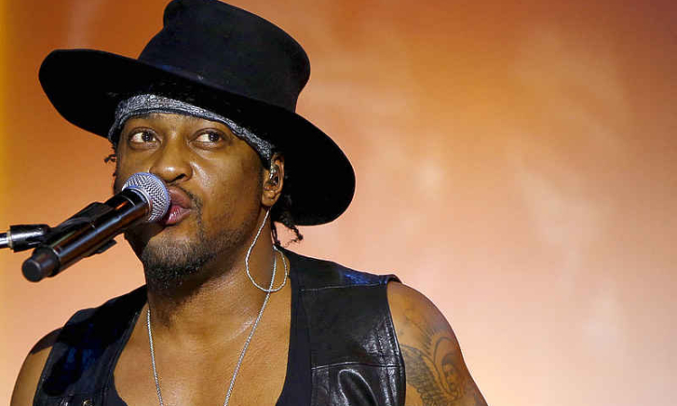 D'Angelo, trailblazing neo-soul  singer, dies at 51, family says