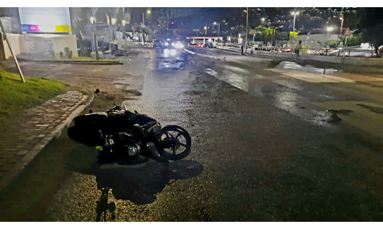 Scooter with passenger hits pedestrian    on Brouwers Road, three hospitalized 
