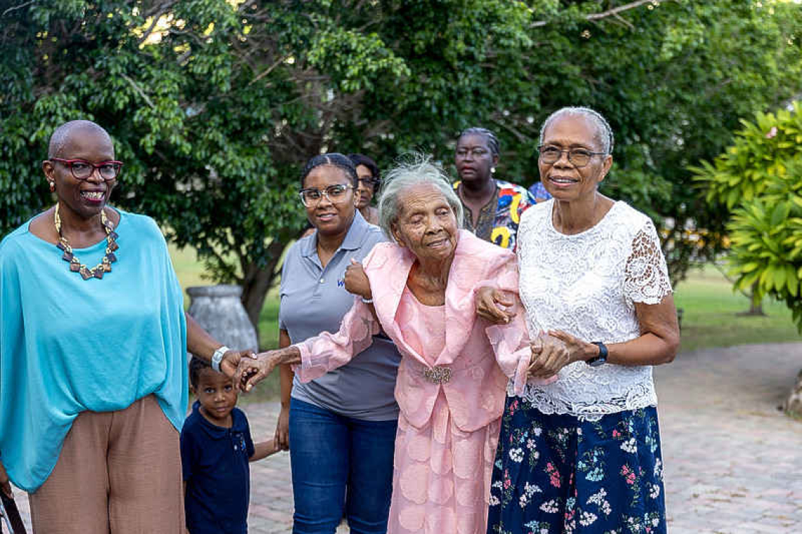 VSA honours 7 seniors for  contributions to St. Maarten
