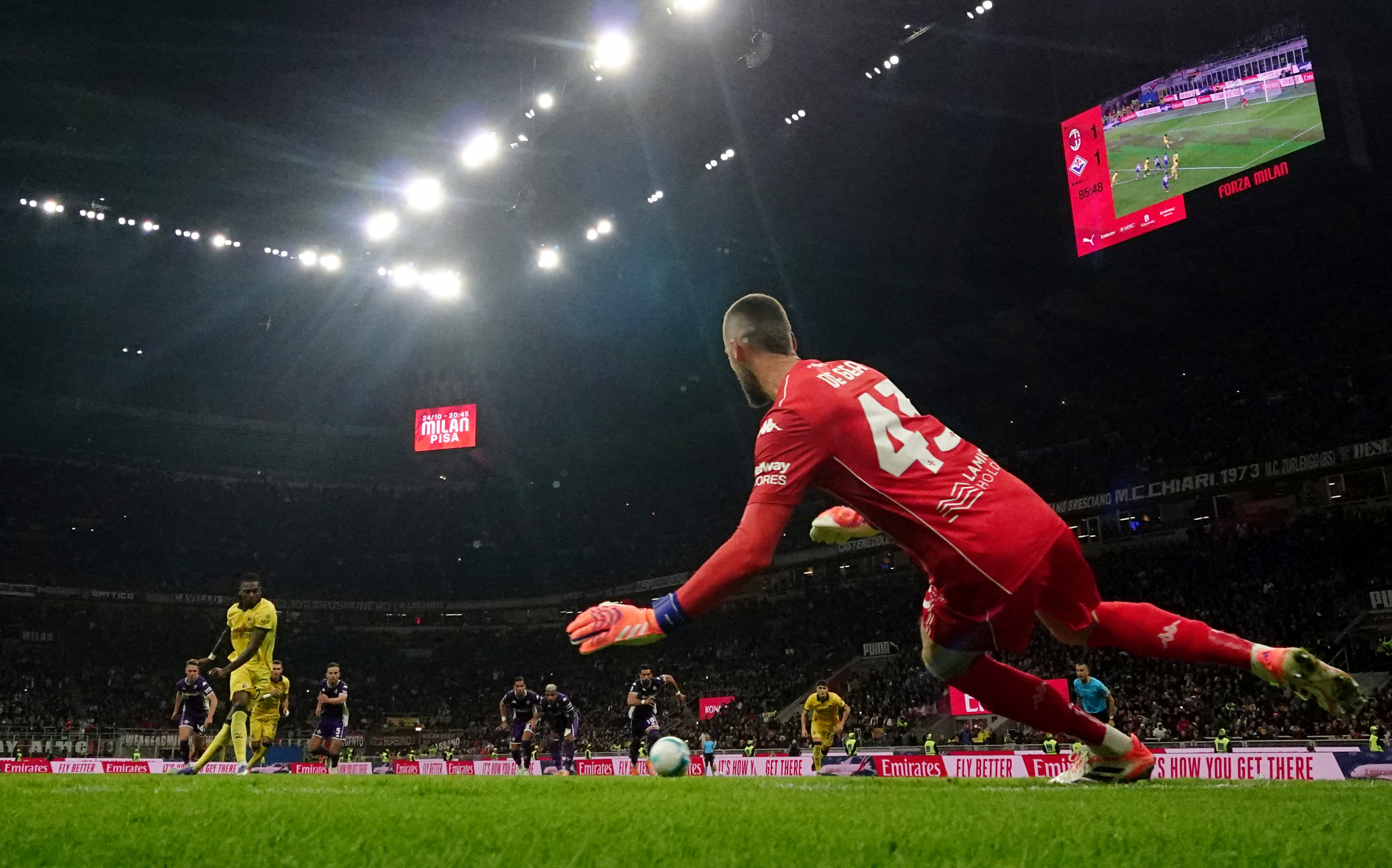 Leao double sends Milan top with 2-1 win over Fiorentina