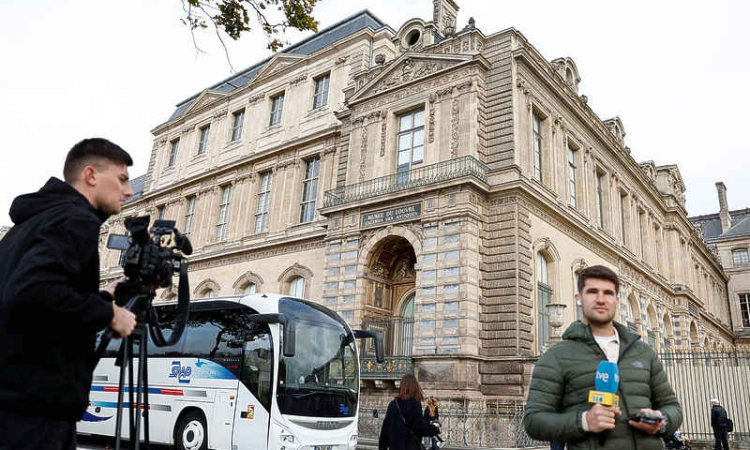 Louvre jewelry heist sparks security  scramble across French museums