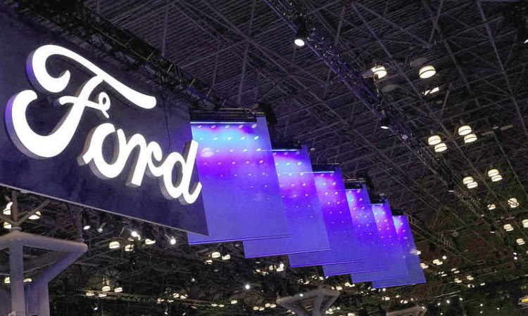    Ford recalls 1.4 million US vehicles over faulty rear-view cameras