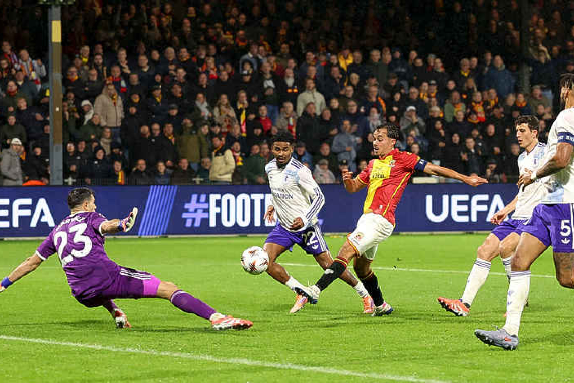 Villa fall to 2-1 loss at Go Ahead Eagles after Buendia misses penalty