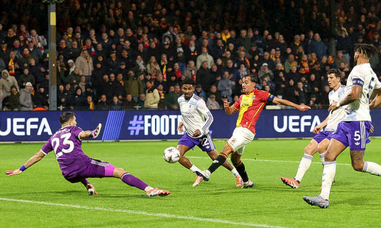 Villa fall to 2-1 loss at Go Ahead Eagles after Buendia misses penalty