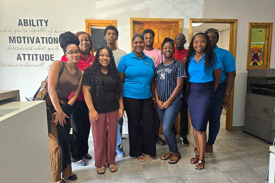 USM students bring the joy  of reading to Saba and Statia